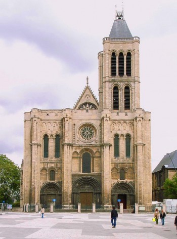Basilique Saint-Denis location autocar avec chauffeur