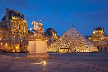 Musée du Louvre location minibus 20 places avec chauffeur