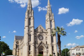 Location car avec chauffeur Nimes location car Nimes pas cher