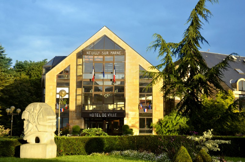 location minibus avec chauffeur Neuilly-sur-Marne Ile de France